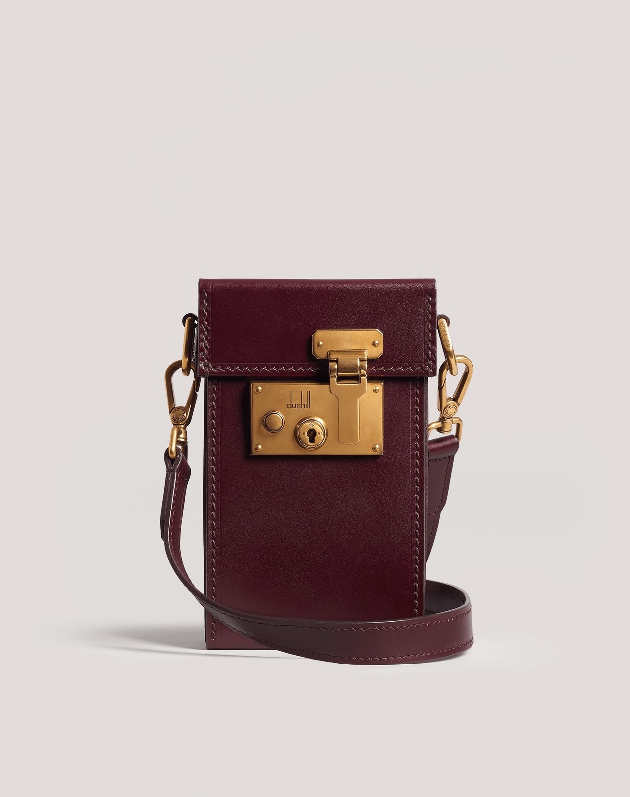 ダンヒルからアタッシュケース着想「ロックバッグ」“真鍮の鍵”で開閉