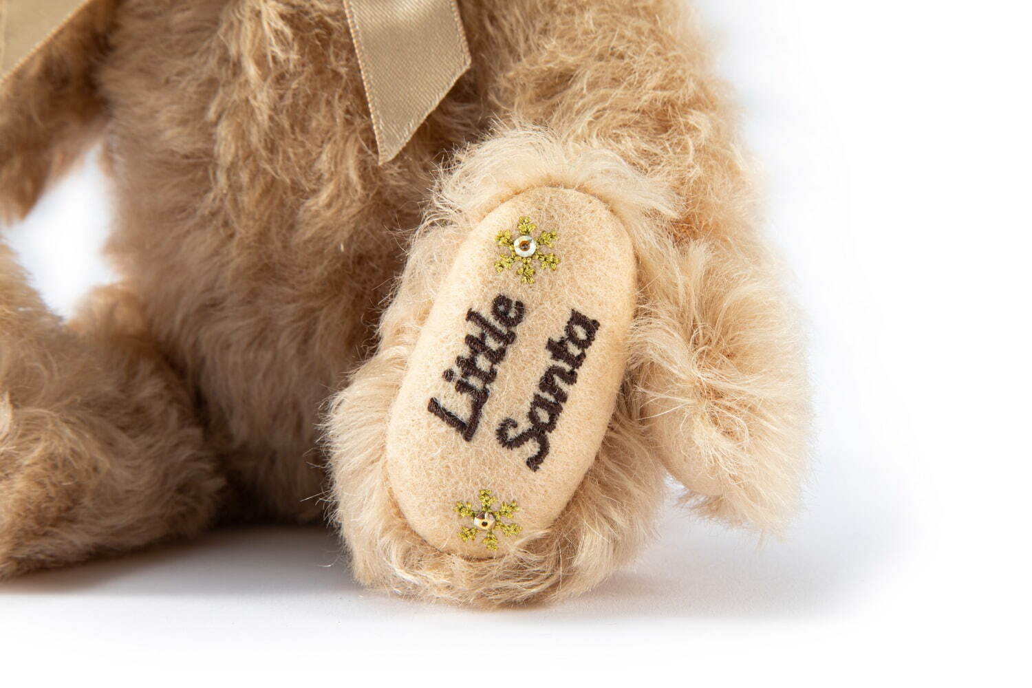 シュタイフ「リトルサンタ2021」ヒイラギのクリスタルチャーム輝く