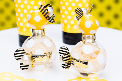 マーク ジェイコブスから新香水「ハニー」が登場 - 黄色のロンドンバス