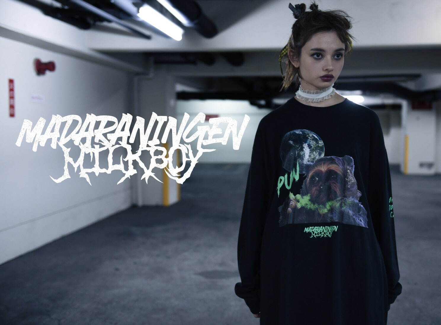 ミルクボーイ×マダラニンゲン“悪魔プリント”を施したシャツ＆暗闇で