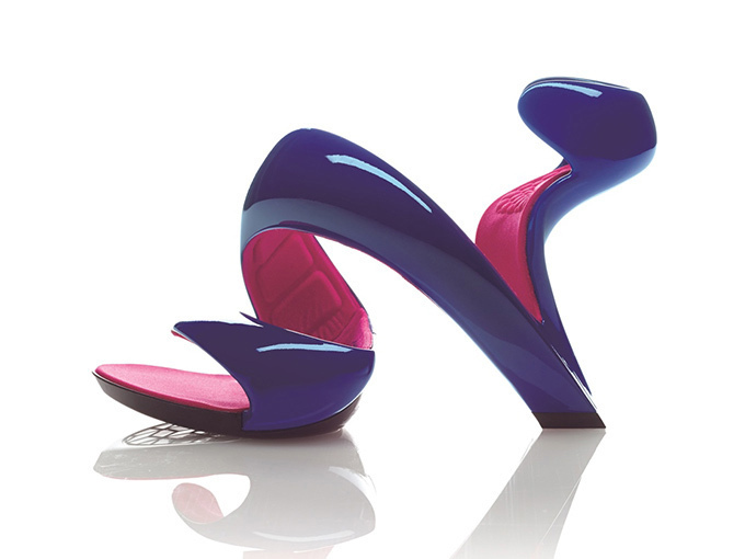 シューズ界の革命「モヒート」 - ジュリアン・ヘイクスの”底のない靴