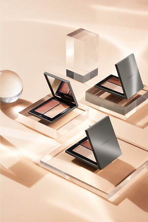 THREEのベストセラーコスメ「シマリング グロー デュオ」に、23年秋の