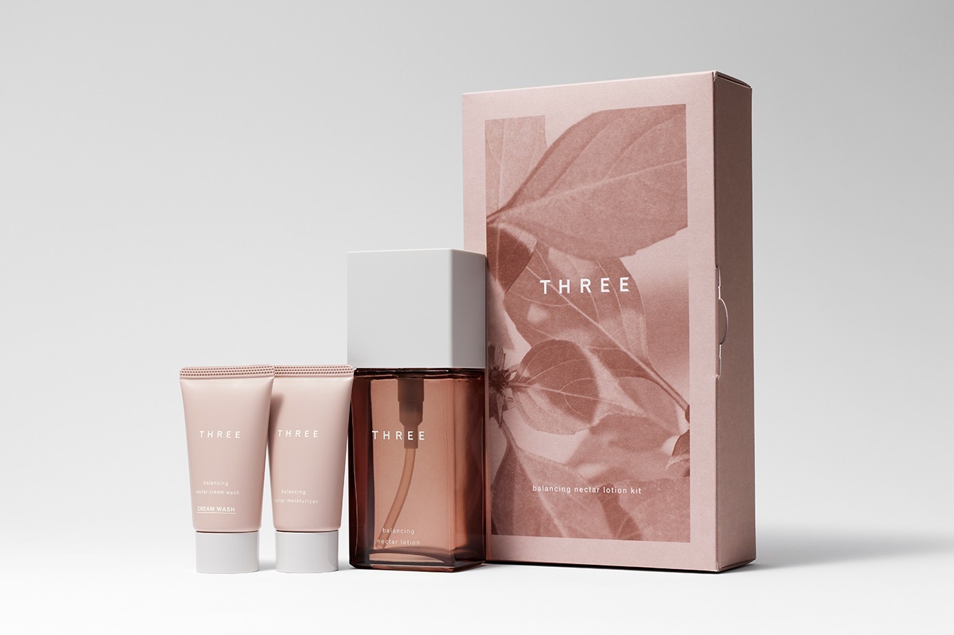 THREE「バランシング」24年秋スキンケア、“植物の恵み”保湿化粧水の