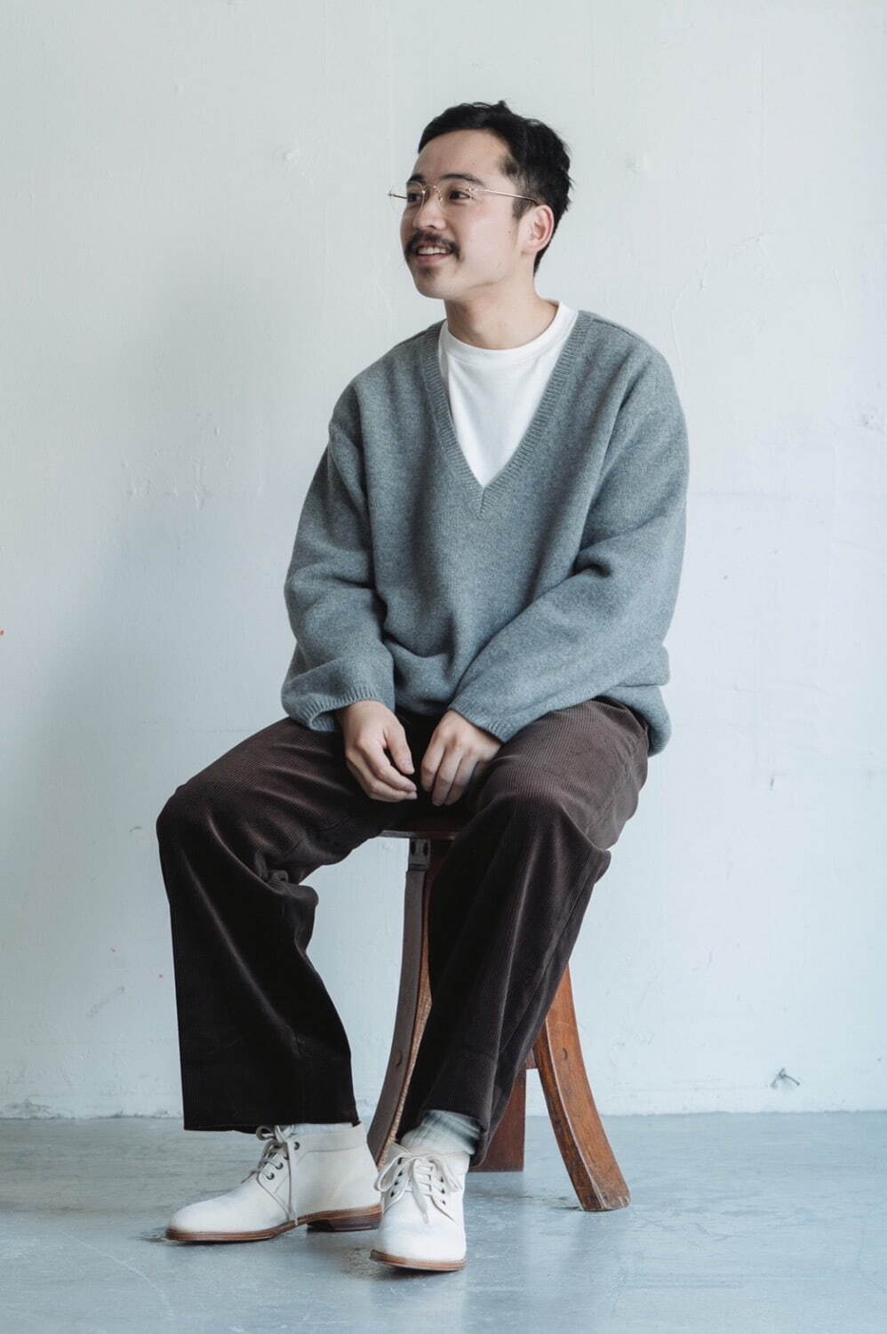 バトナー“深めVネック”ユニセックスニット、レショップ限定で