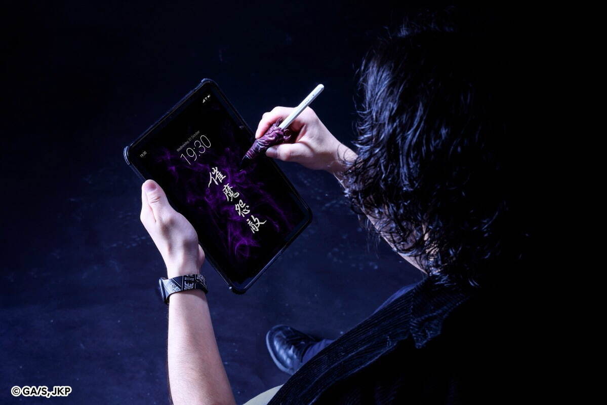 呪術廻戦』×ケースティファイ、“獄門疆”再現のAirPodsケース＆五条悟