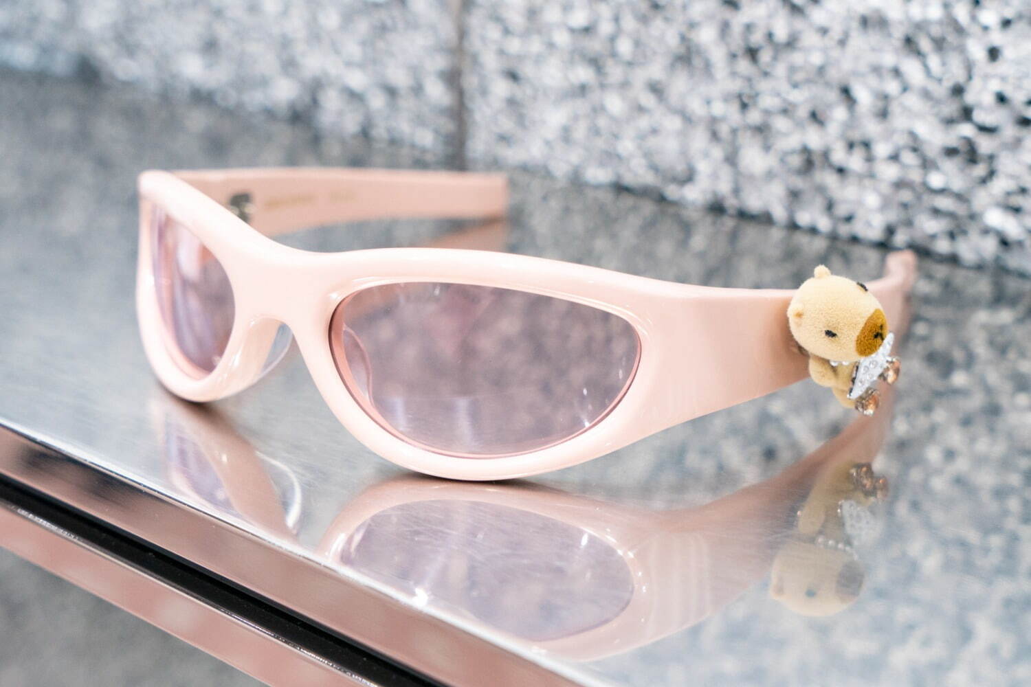 ジェントルモンスター×BLACKPINKジェニーのコラボアイウェア