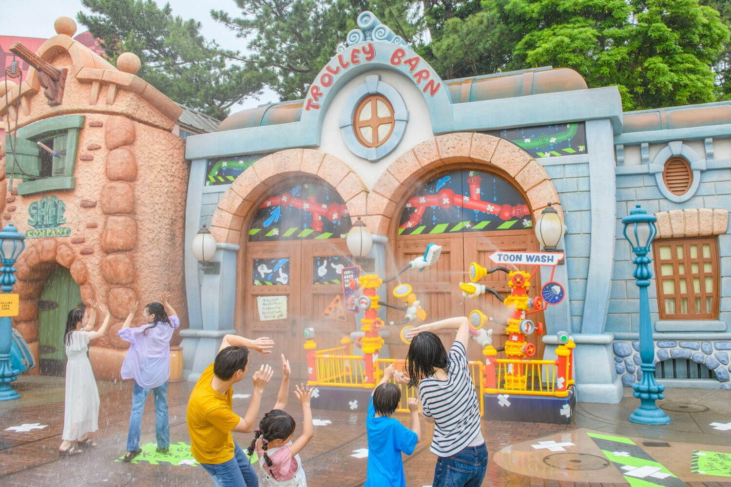 東京ディズニーリゾートの夏イベント、“びしょ濡れMAX”のスプラッシュ