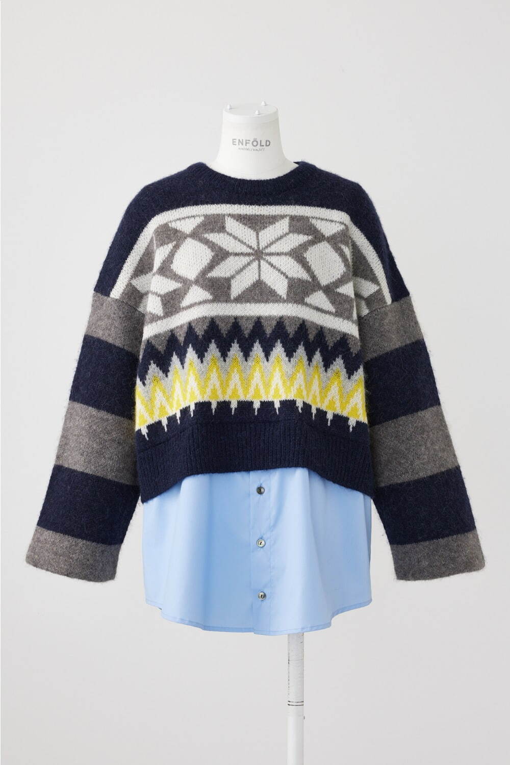 エンフォルド×ケイタマルヤマ、“花＆ぶどう”の刺繍入りニットや