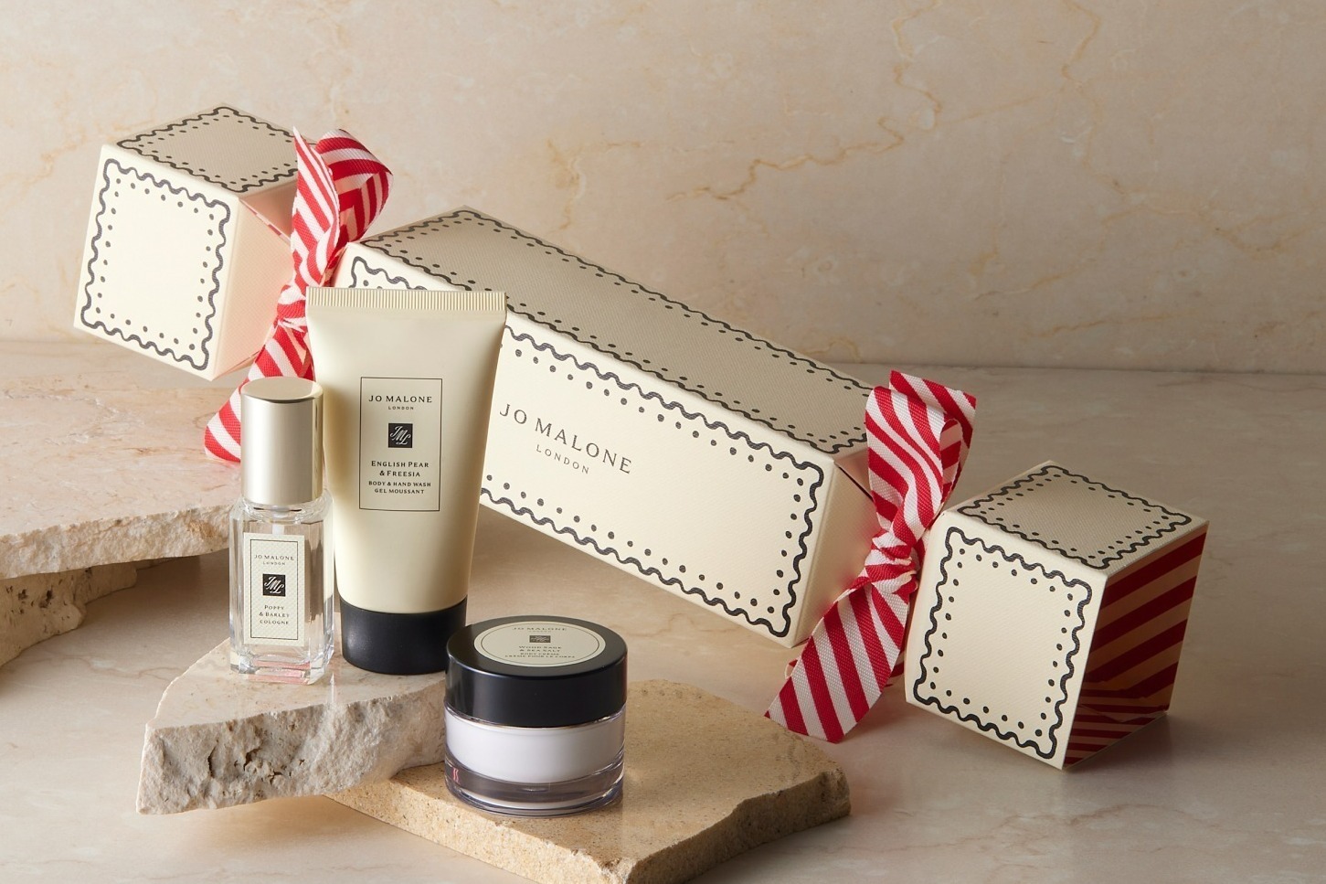 エスティ ローダー24年クリスマスコフレ第3弾、“煌めくツイードポーチ