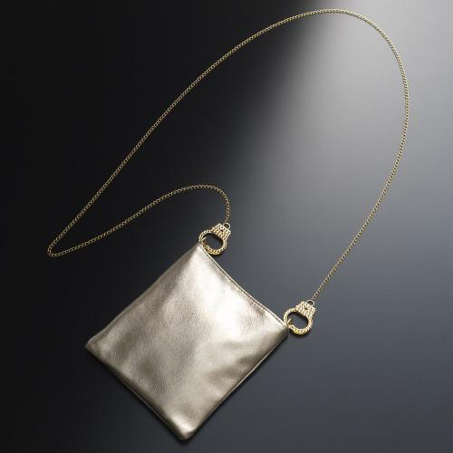 手錠バッグが人気の「カフス(CUFFZ)」- 世界第1号店が六本木ヒルズに