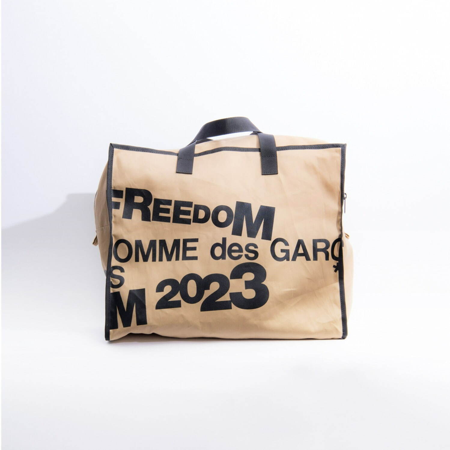 コム デ ギャルソンより「メッセージ ショッピング バッグ」ブラック