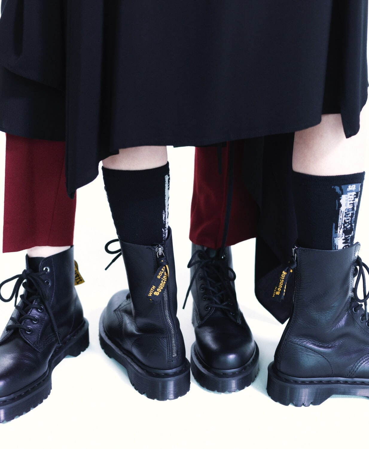 Y's×ドクターマーチンのコラボブーツ、英国老舗のブラックレザー