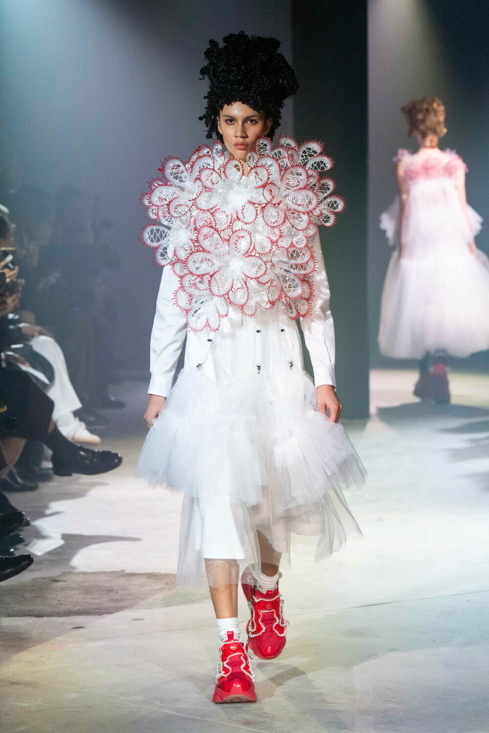 ノワール ケイ ニノミヤ 2025年春夏コレクション - 薔薇の想像力