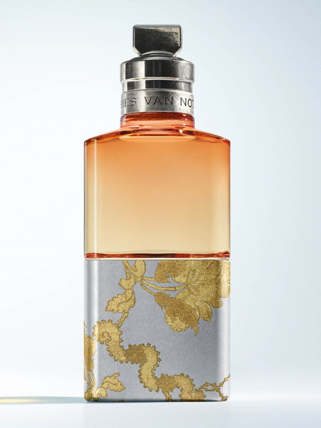 ドリス ヴァン ノッテン新作フレグランス、“カモミール×バニラの香り