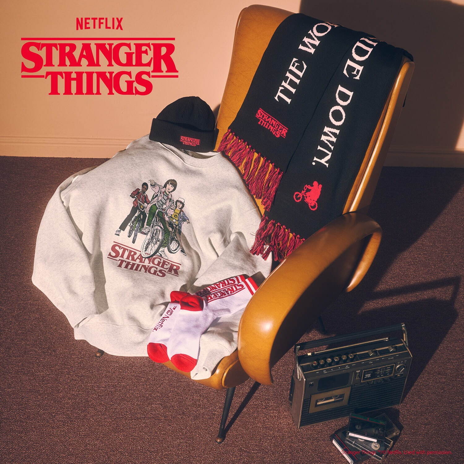 GU「ストレンジャー・シングス 未知の世界」真っ赤なロゴ入り