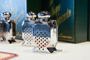 オフィシーヌ・ユニヴェルセル・ビュリー“吊るして楽しむ”「香水瓶型