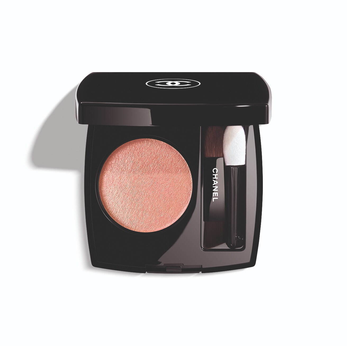 シャネル2025年春コスメ「パステルカラー」のアイシャドウ＆サテン質感