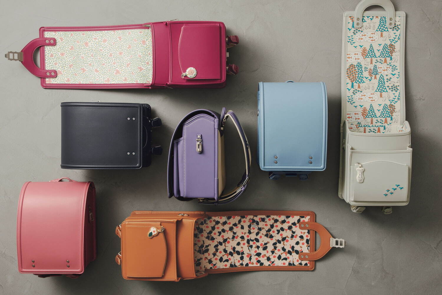 土屋鞄製造所×ミナ ペルホネンのランドセル、“翼”モチーフの描きおろし