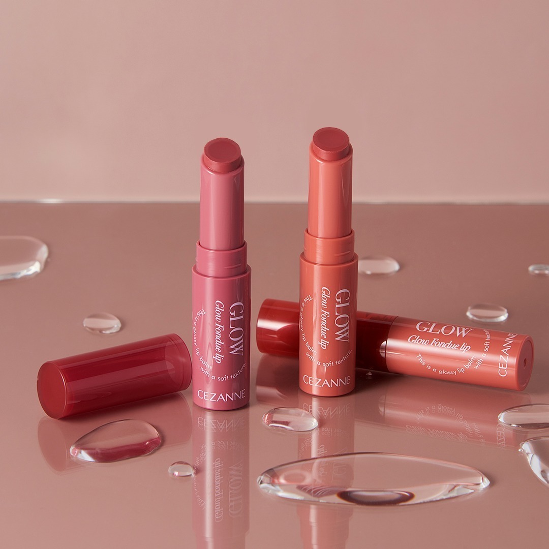 セザンヌ25年春コスメ、“ぷるんと水光艶”あふれる濃密リップ＆ピンクの