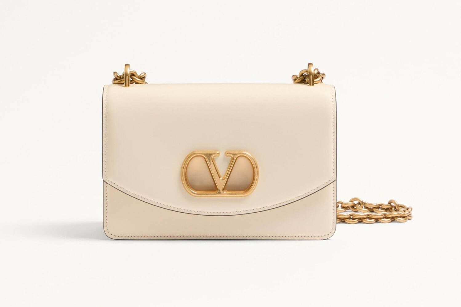 ヴァレンティノ ガラヴァーニ25年春、ゴールドチェーンの2WAYバッグ