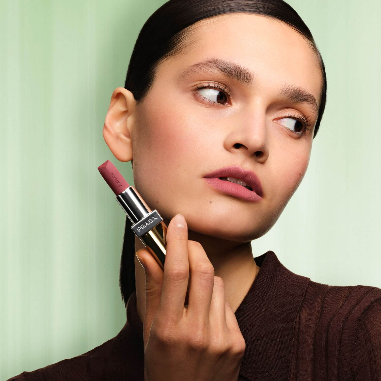 プラダ ビューティ2025年春リップ、「プラダ モノクローム」に限定