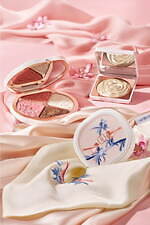 中国コスメ「花西子」“風呂敷入り”伝統刺繍パッケージのコスメキット