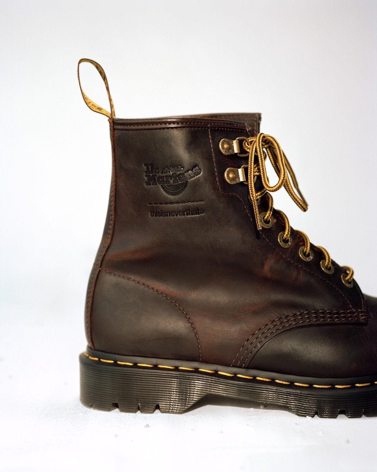 ドクターマーチン×ディスイズネバーザットの「1460」ブーツ、経年変化