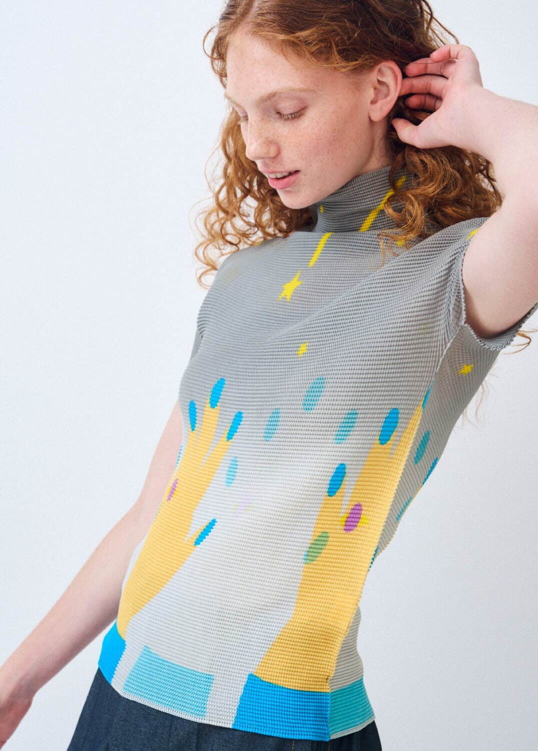 ミー イッセイ ミヤケ“流れ星”グラフィックのストレッチプリーツ