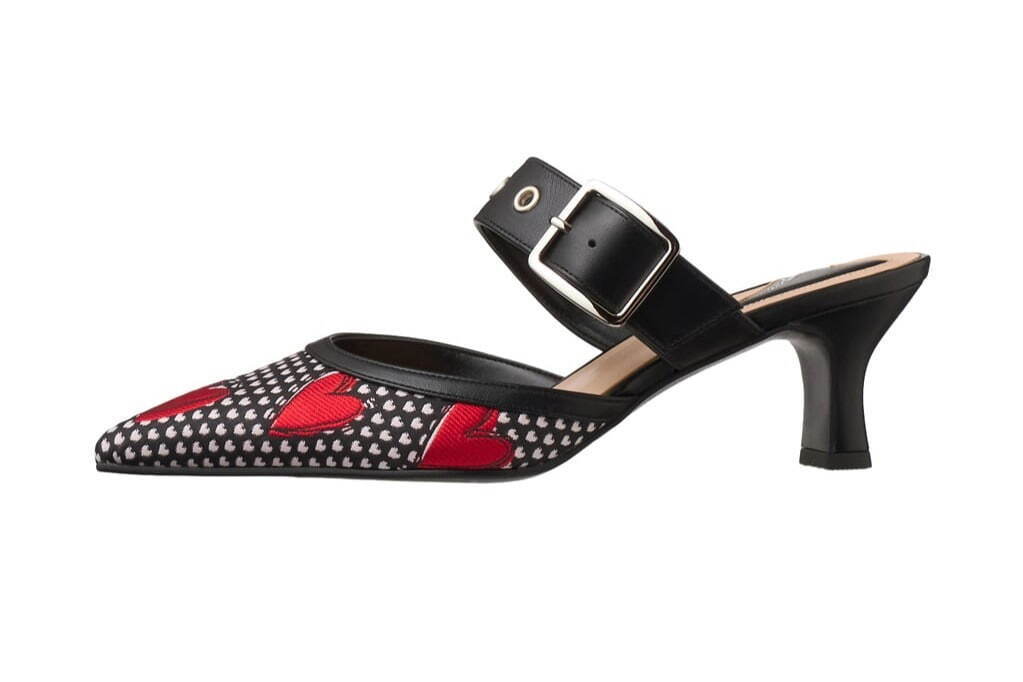 ダイアナ“切り抜きハート”パンプス＆真っ赤なハート柄スニーカーなど25