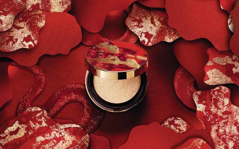 ゲラン25年干支“ヘビ”着想春コスメ、マーブル模様のレッドリップ＆蛇