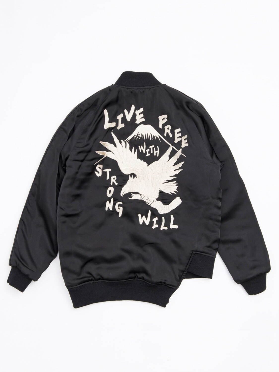 コム デ ギャルソン 青山店限定、東洋エンタープライズ“歪み