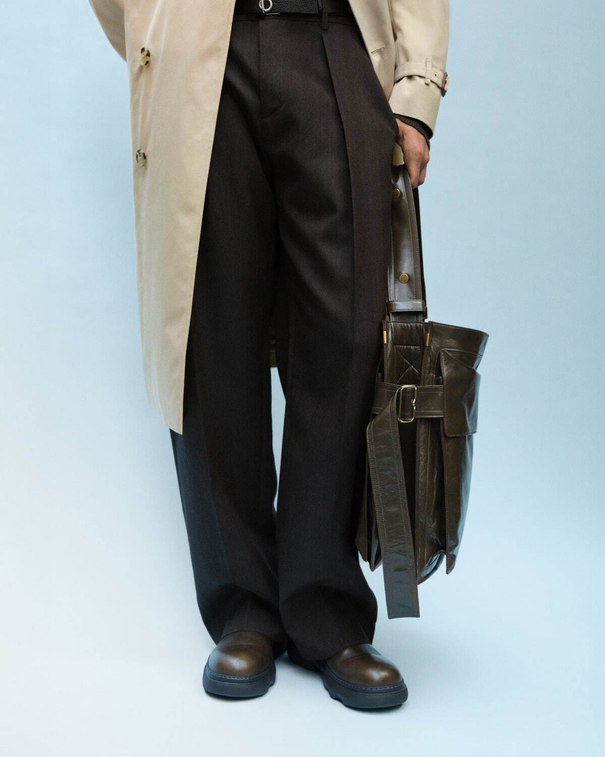 バーバリー24年秋冬バッグ、“トレンチコート”着想のレザーバッグや