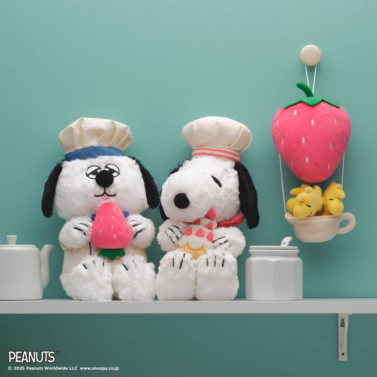 スヌーピーときょうだいたち”×アフタヌーンティー、ケーキを作る