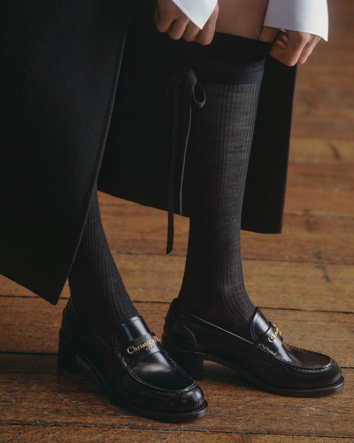 ディオール“ゴールドロゴ華やぐ”ウィメンズローファー、ヒールパンプス