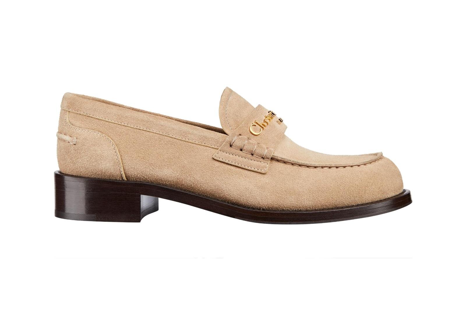 ディオール“ゴールドロゴ”煌めくスエードローファー＆丸みアッパーの