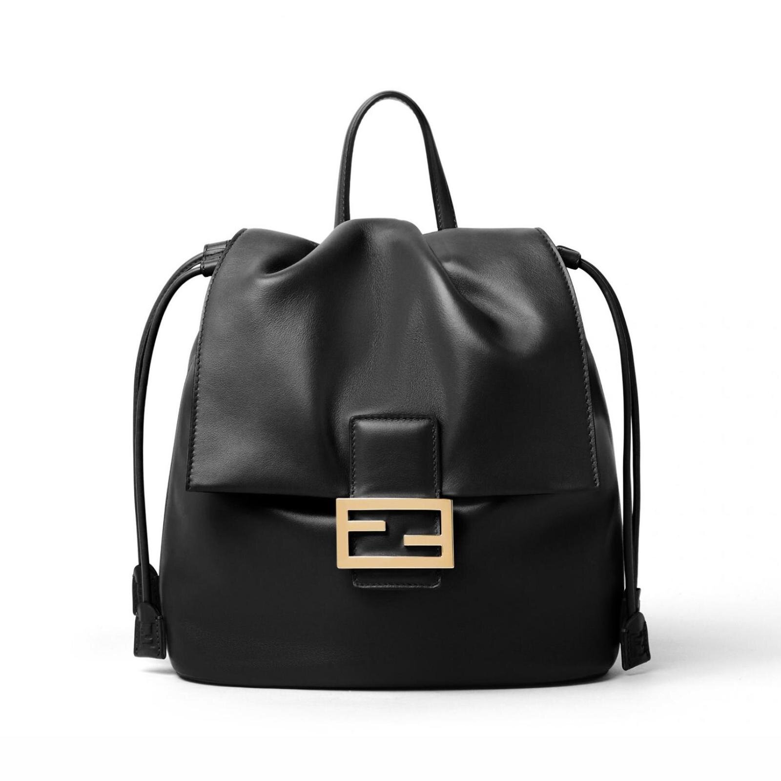 フェンディ“柔らかシェイプ”の2WAYバックパック、しなやかな軽量レザー