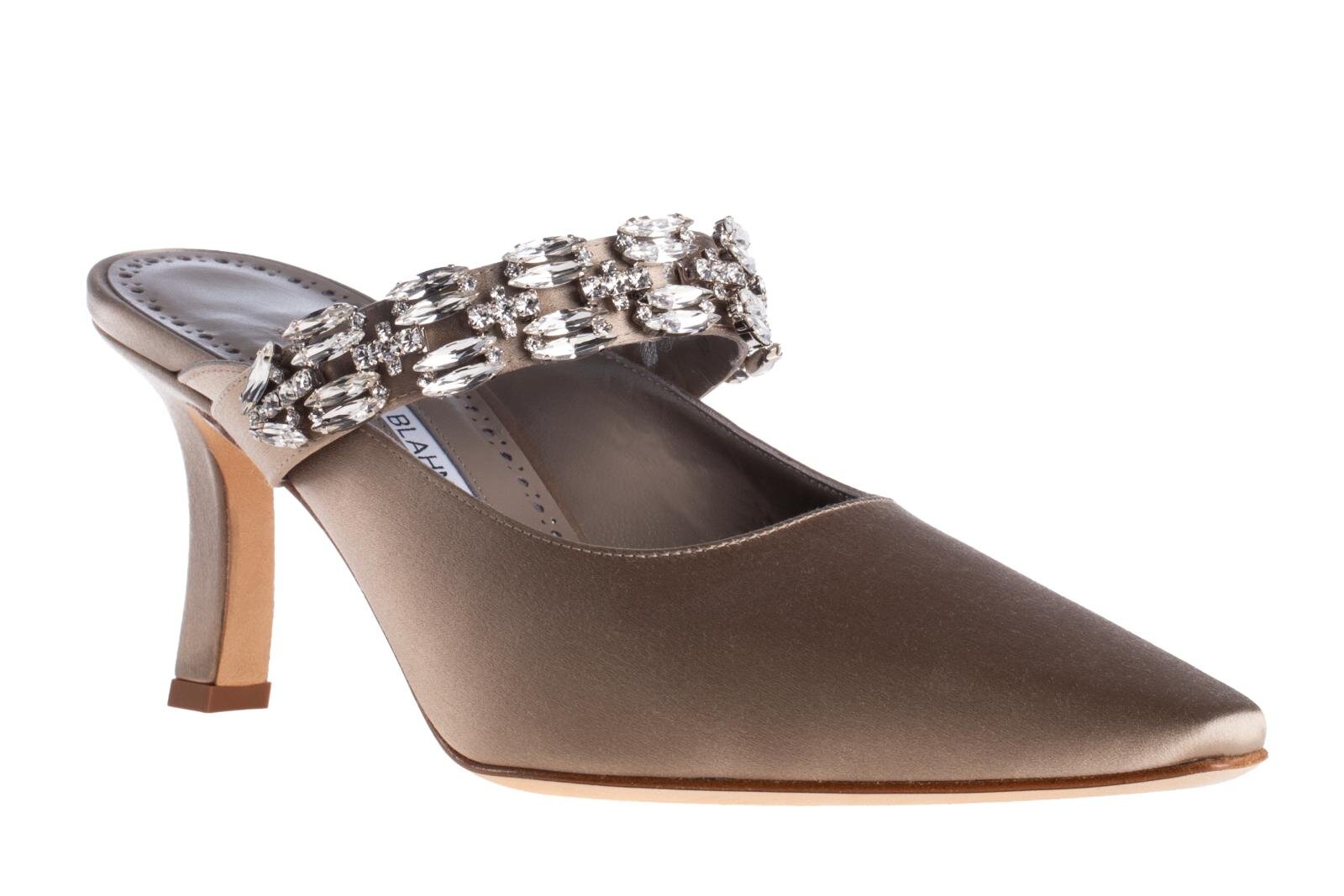 マノロ ブラニク“古代ローマのジュエリー着想”ミュール＆フラット