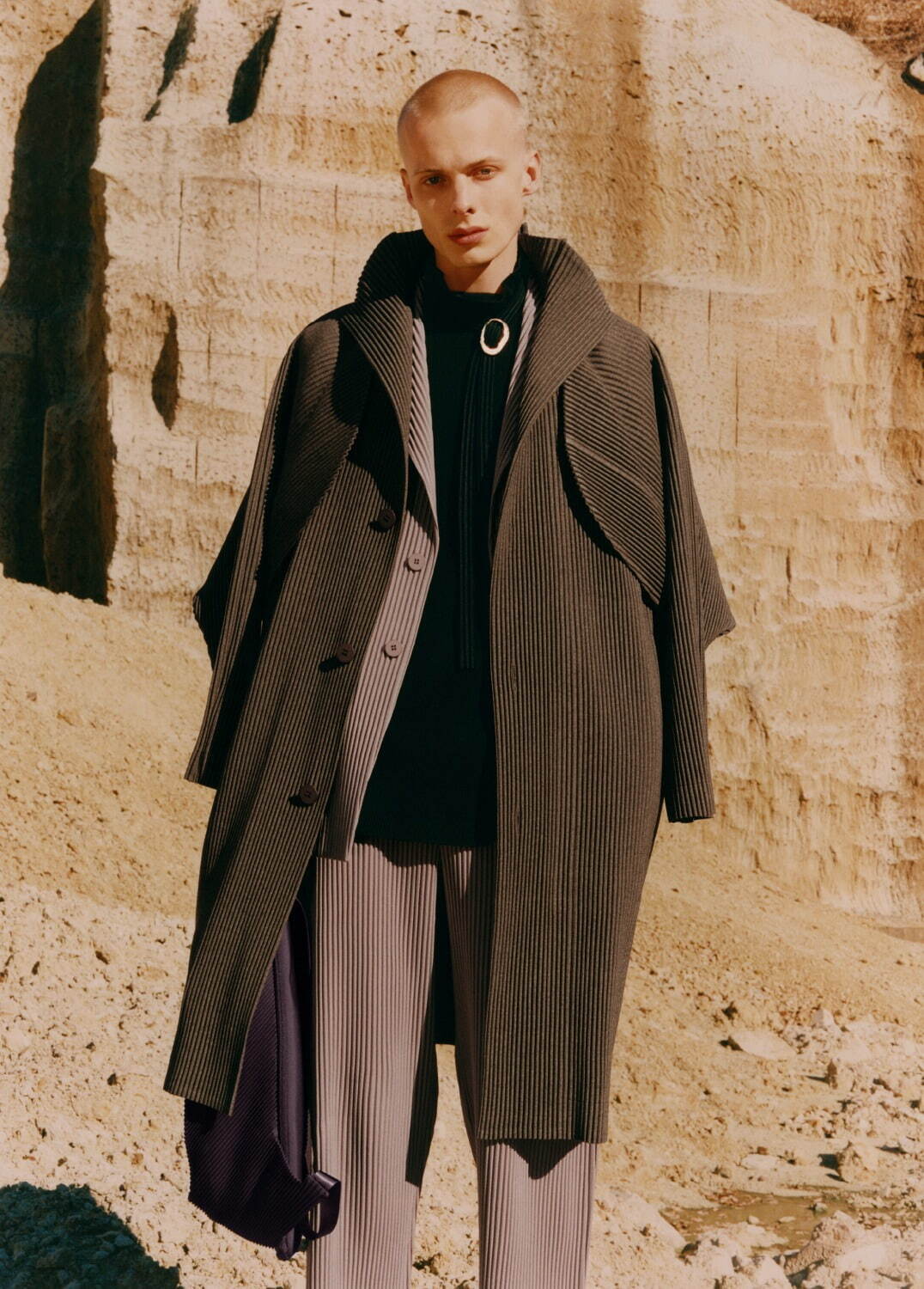 オム プリッセ イッセイ ミヤケ 25年秋冬コレクション - 石の観察