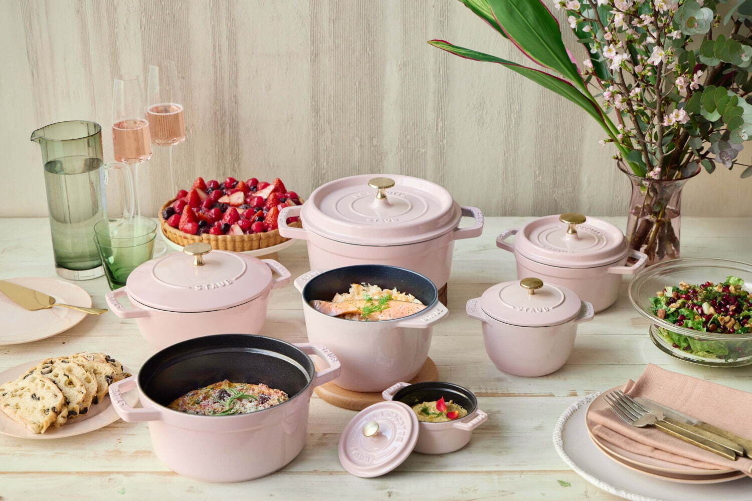 ストウブの新色「ソルベローズ」“淡いシャーベットピンク”の鋳物