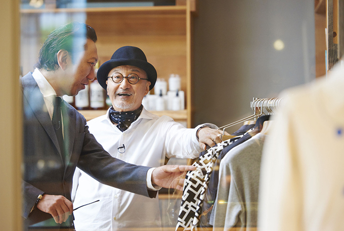 写真8/10｜布袋寅泰×タケオキクチ、“ギタリズム”柄を表現したスーツやT
