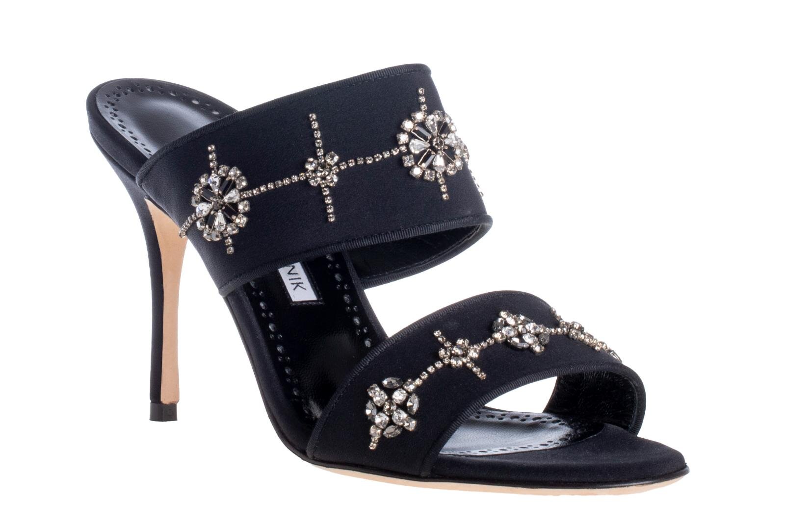 マノロ ブラニク“東ローマ帝国”着想シューズ、クリスタルフリンジ輝く