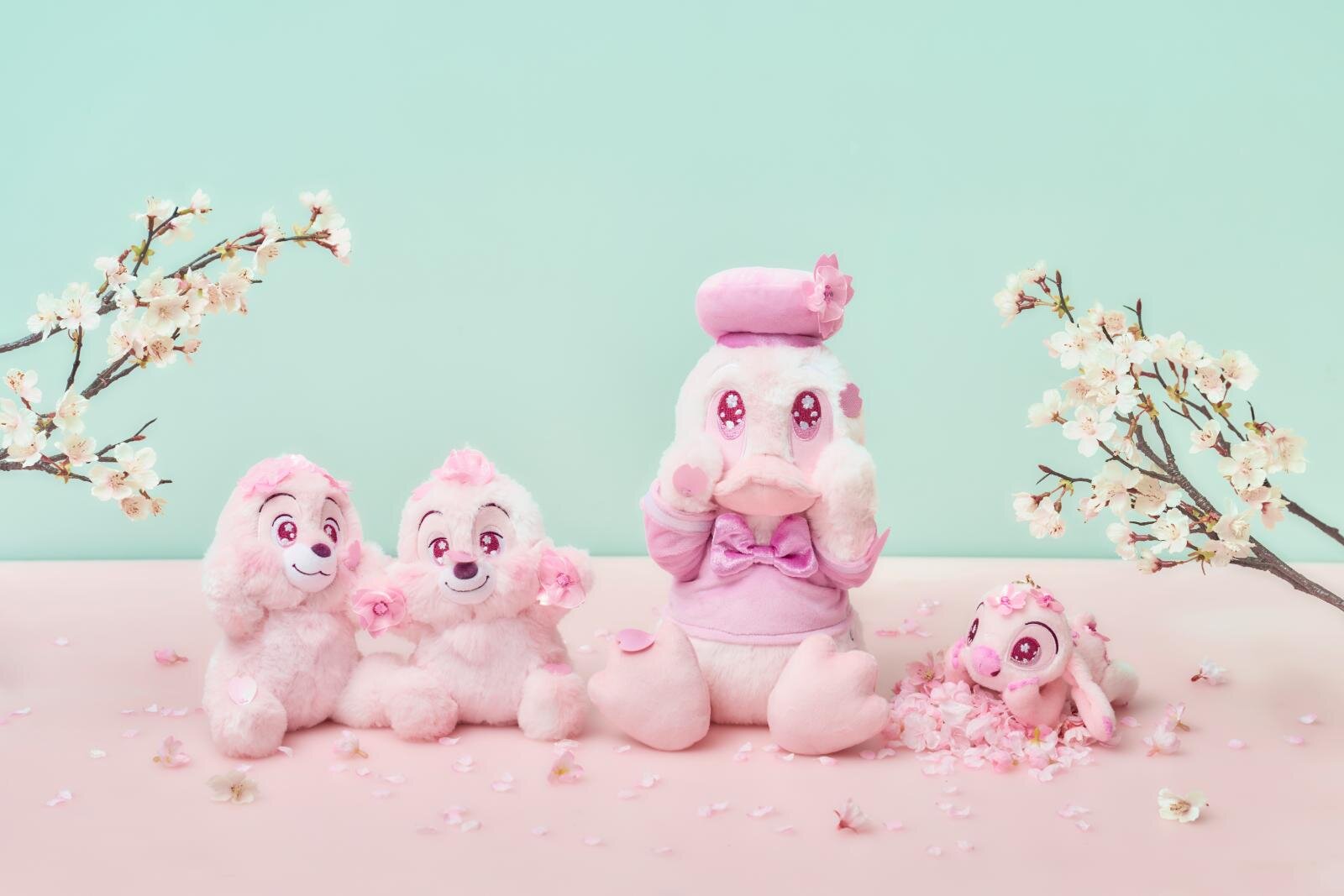 ディズニーストアから“桜色”プーさん＆ドナルドダックぬいぐるみ、春を
