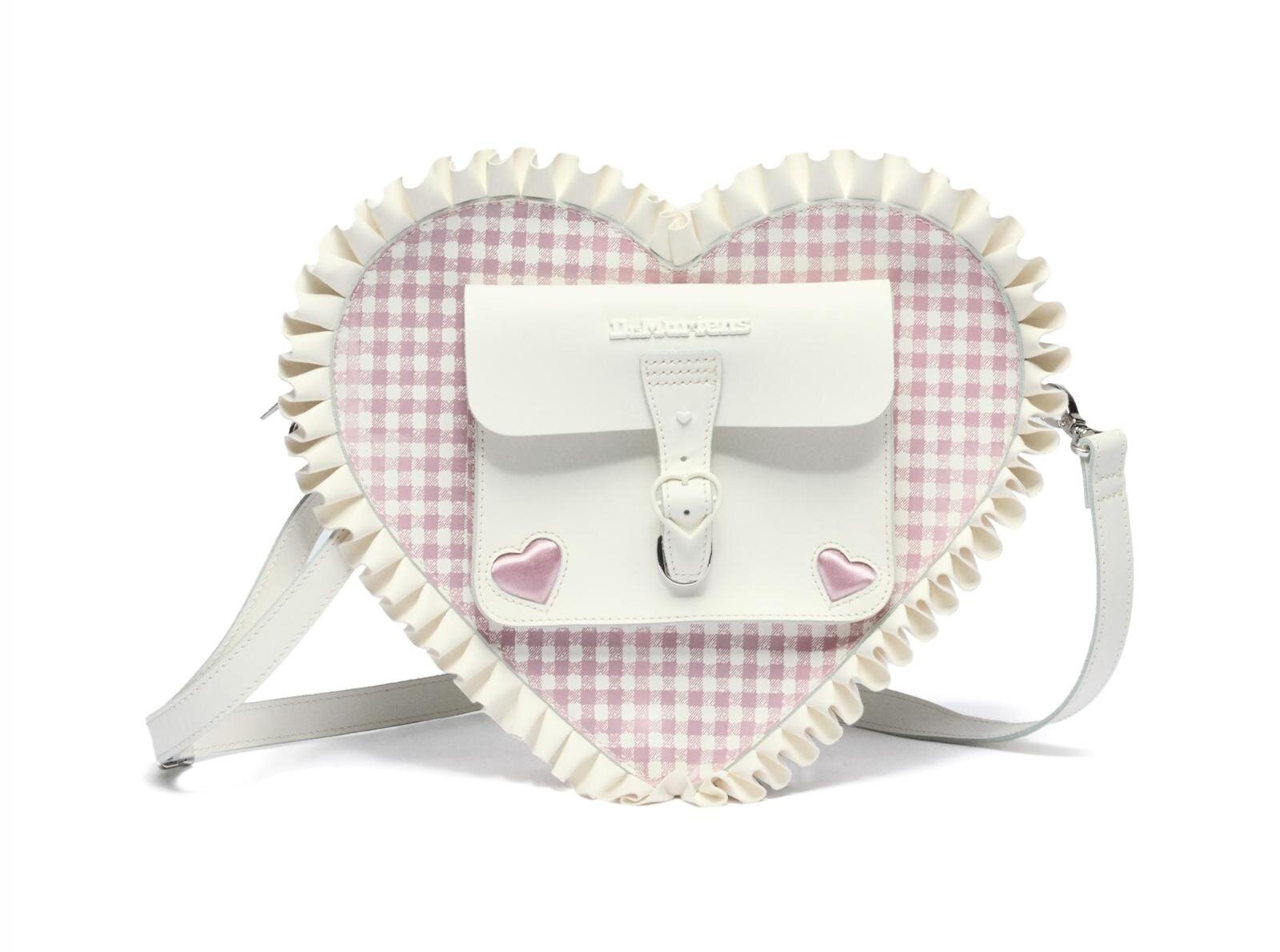 ドクターマーチン26年バレンタイン、ギンガムチェック厚底ブーツ