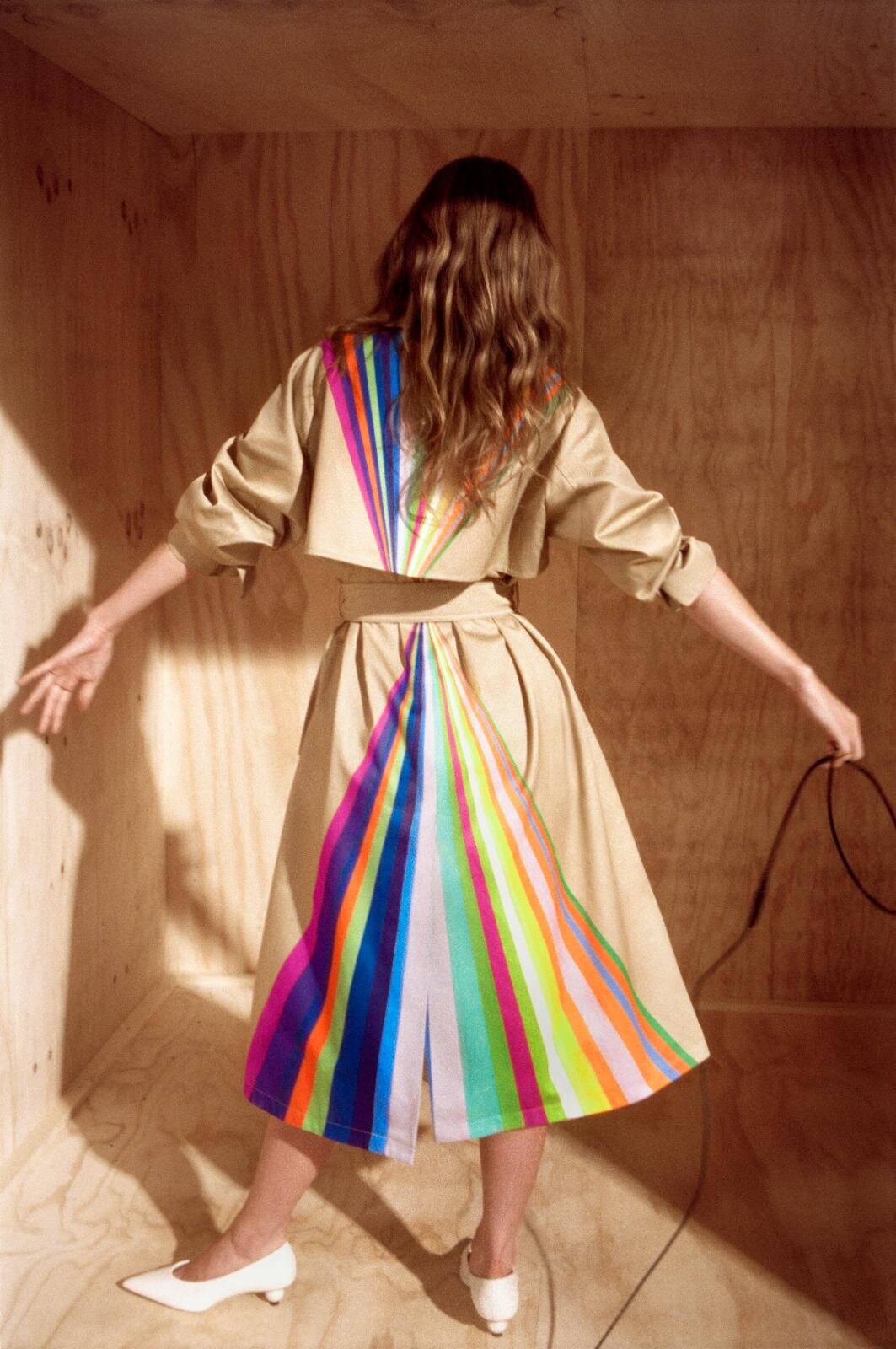 ウィークエンド マックスマーラからアートコラボのトレンチコート