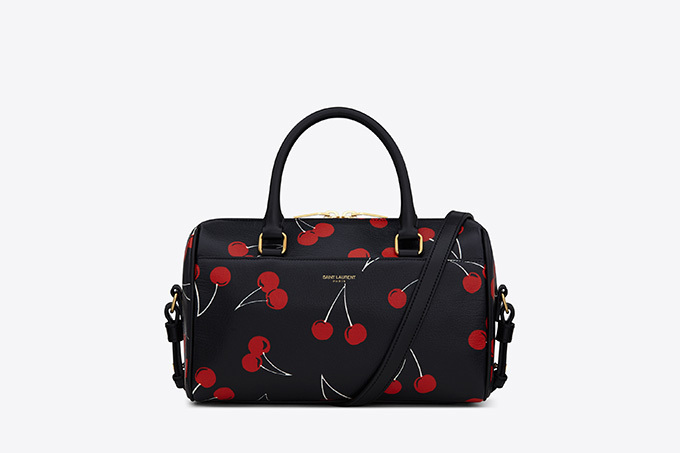 サンローランのバッグ「ベイビーダッフル」からチェリー柄の新作