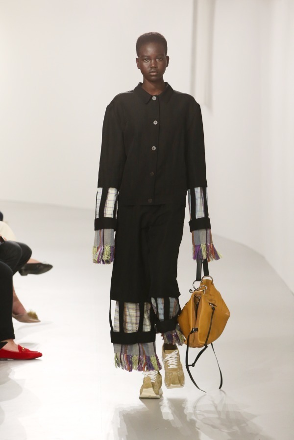 ロエベ(LOEWE) 2018年春夏ウィメンズコレクション - ファッションプレス