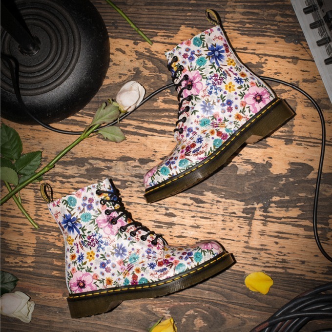 ドクターマーチン、“浮世絵”モチーフのブーツ＆シューズ - アッパーは