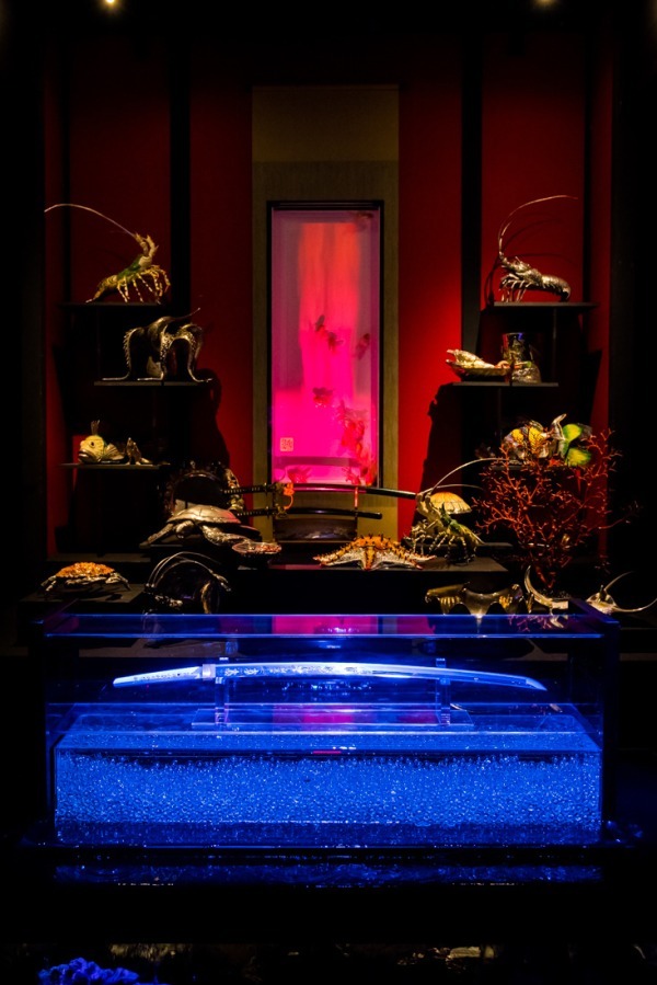 アートアクアリウム2018」東京・名古屋で、8千匹の金魚が舞う水中