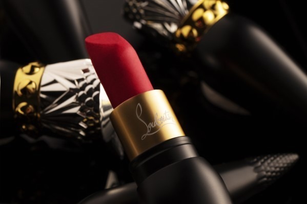 クリスチャン ルブタンのリップカラー「ベルベットマット」にレッド系