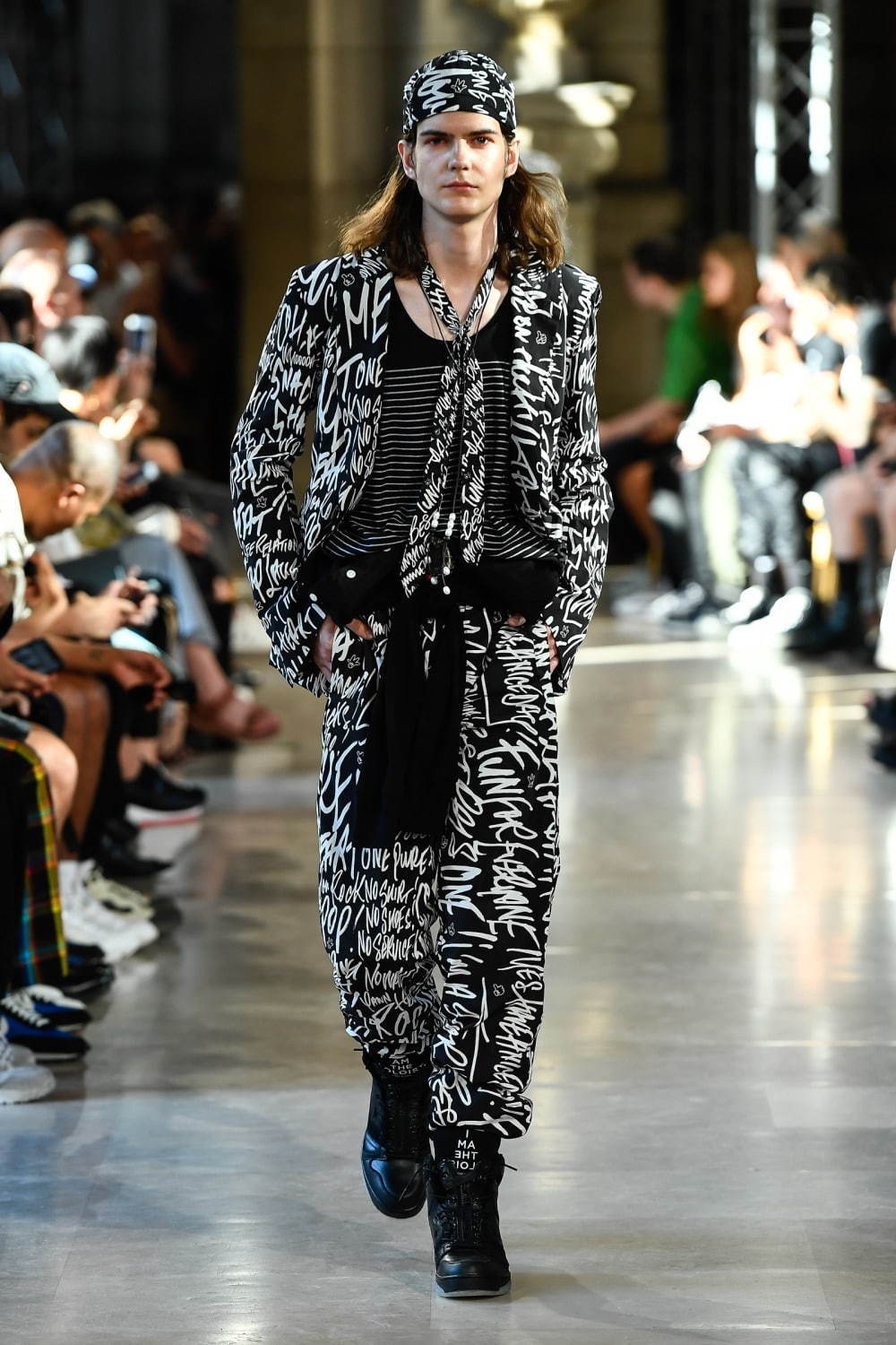 タカヒロミヤシタザソロイスト． 2020年春夏メンズコレクション